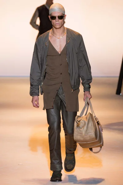 Look 30